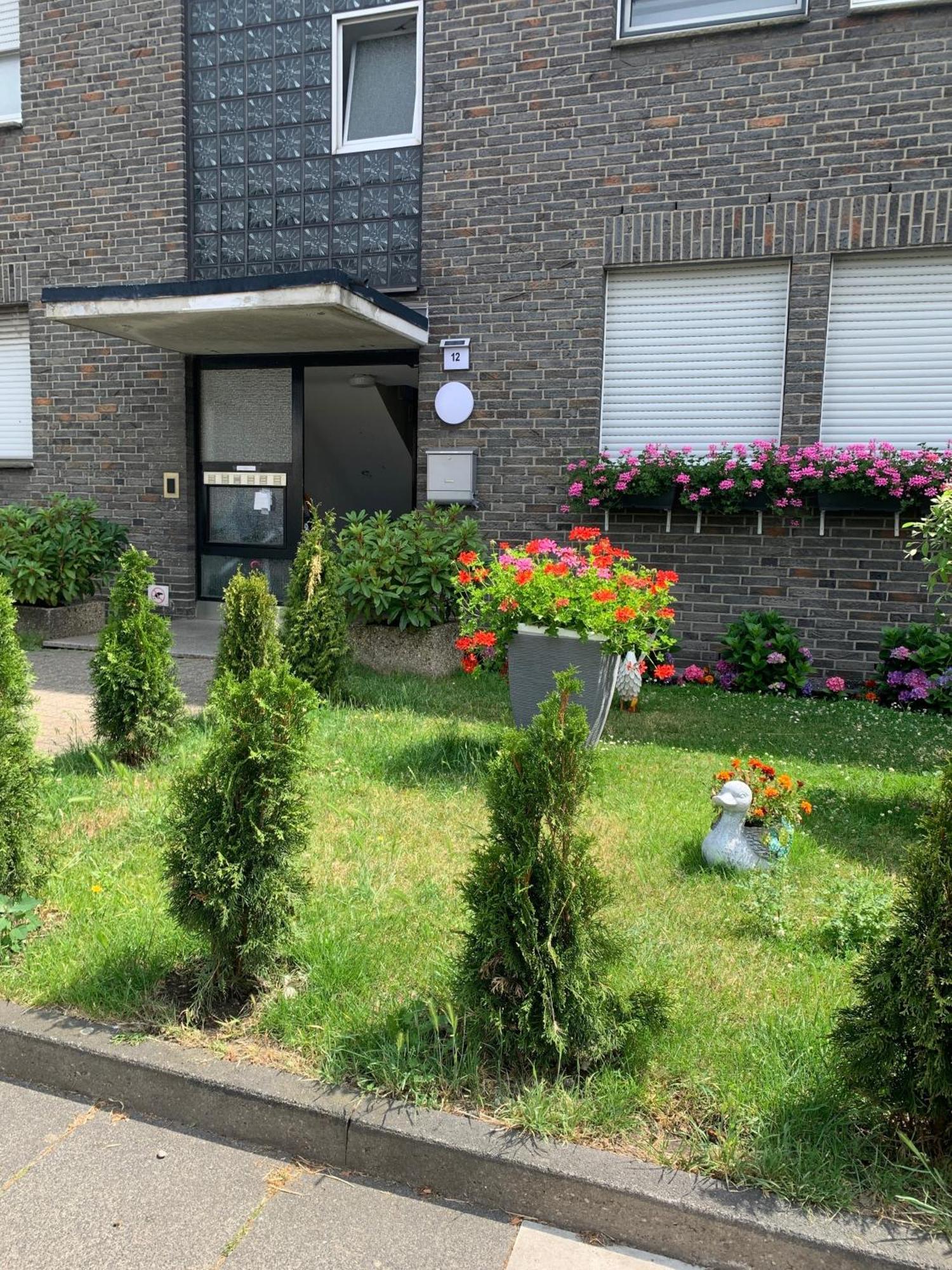 Studio 49 Mit Balkon, Einbau Kueche , Eigenes Bad ,2 Boxspringbetten, W-Lan, Tv , Waschmaschine Apartment Oberhausen  Exterior photo